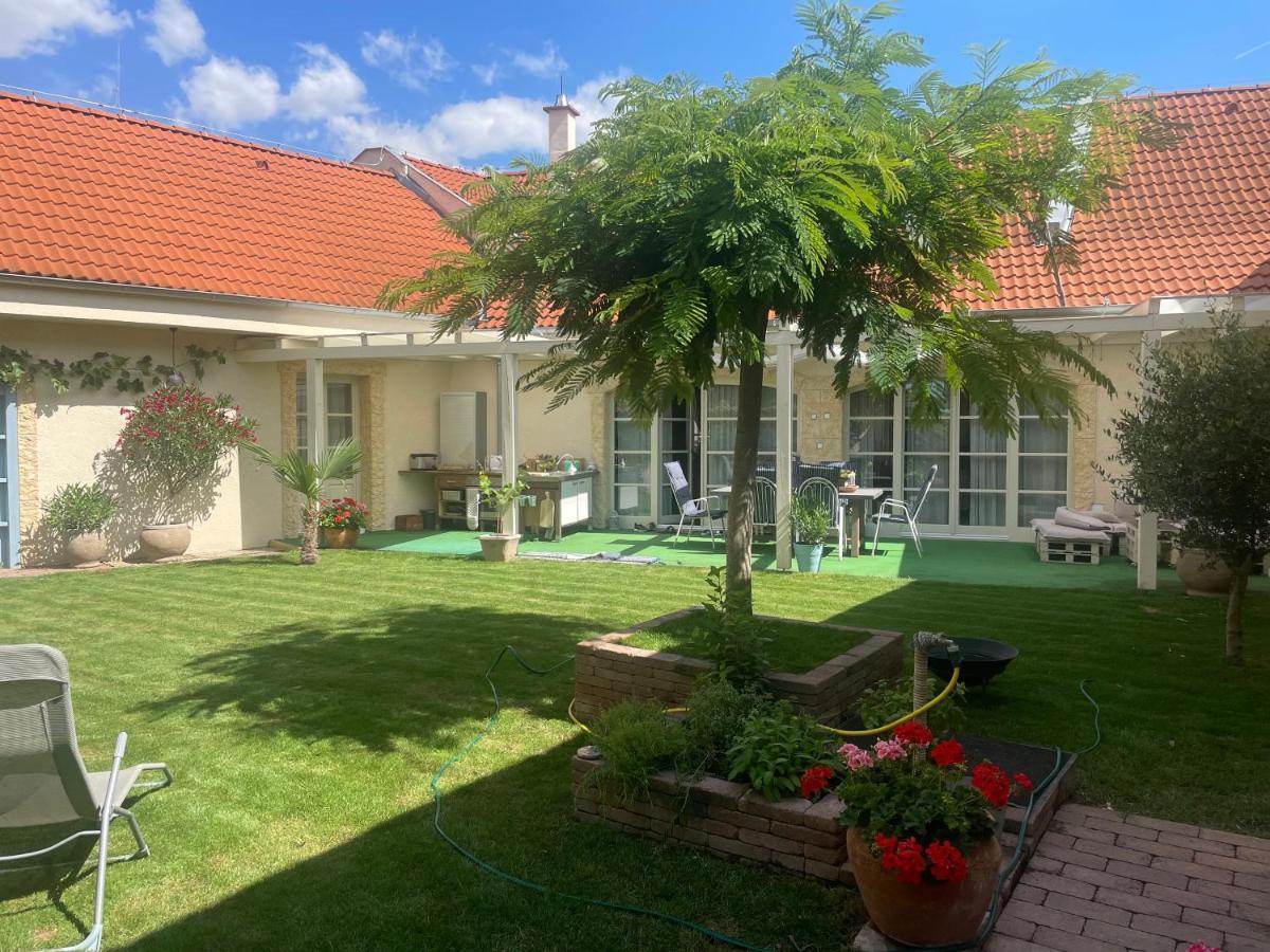 Monpe Apartmanik S Atmosferou Komárno Exterior photo